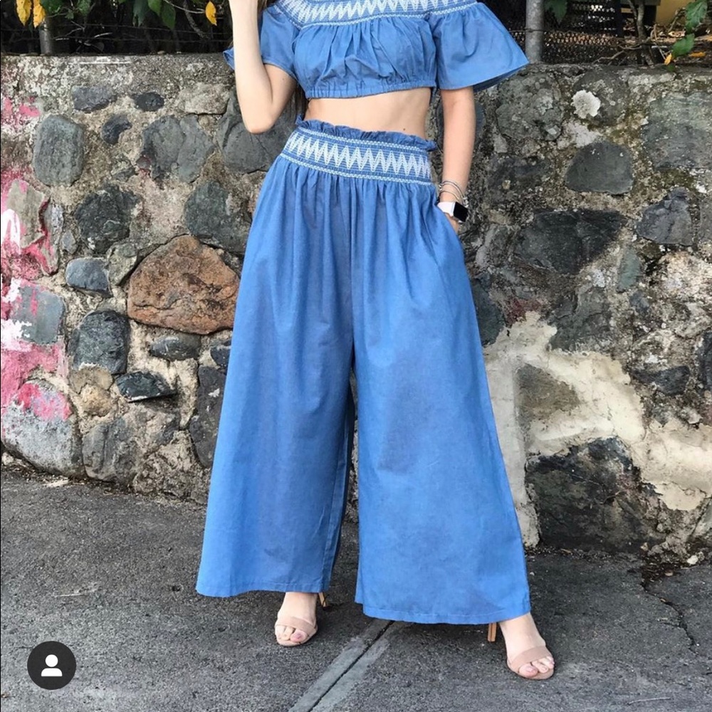 Set - Picture 2 of 4